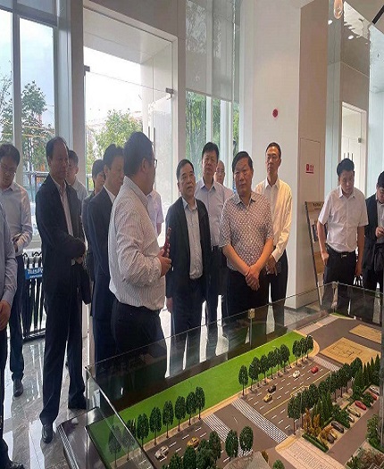 新鄉(xiāng)市政府王登喜市長一行蒞臨萬華控股集團考察指導(dǎo)
